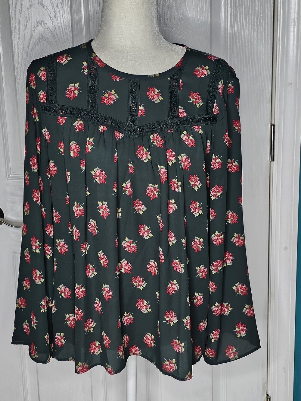Women’s Floral Long-Sleeve Peasant Top - Dark Hunter Green with Pink/Red Floral